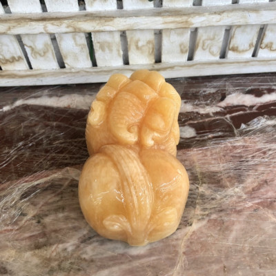 Tượng Tỳ Hưu phong thủy chiêu tài lộc đá ngọc hoàng long size nhỏ đặt bàn làm việc