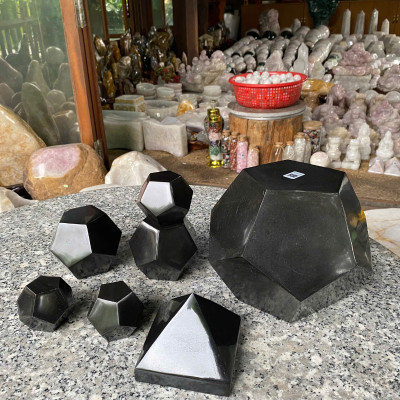 Kim tự tháp đá bồ kết đen NHASAN biểu tượng sức mạnh, bảo vệ và thu hút năng lượng tích cực