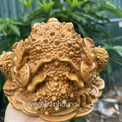 Thiềm thừ phong thủy cầu tài lộc bằng gỗ bách xanh thơm nức kt 20×12×13cm 