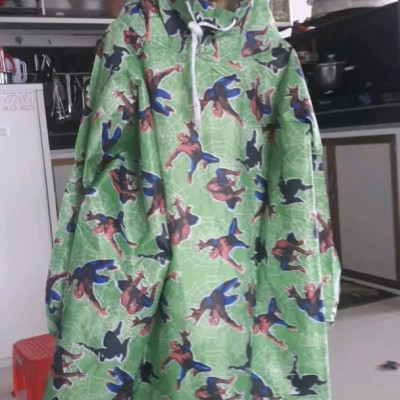 Áo mưa bít trẻ em từ  1 -  4 tuổi ,  áo đi mưa , vải dù  chống thấm ,  họa tiết hoạt hình dễ thương  , kèm túi đựng xinh xắn , giao màu ngẫu nhiên