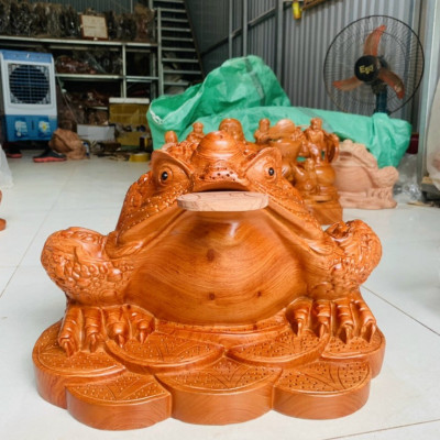 Cóc ngậm đồng tiền bằng gỗ hương đá kt 25×14×18cm