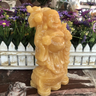 Tượng Phật Di Lặc gánh đào đứng trên thỏi vàng phong thủy đá ngọc hoàng long trang trí bàn làm việc - Cao 20 cm