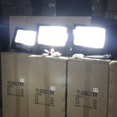 Đèn pha led năng lượng mặt trời 300W