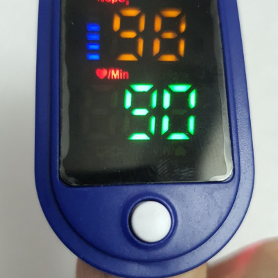 Máy đo nồng độ oxy trong máu spO2 và đo nhịp tim,máy đo kẹp ngón tay cho quả đo nhanh và có độ chính xác cao - Hàng chính hãng