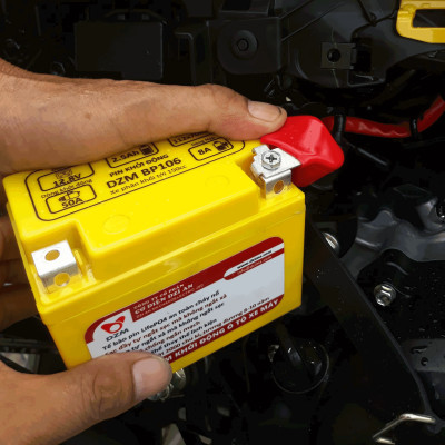 Pin khởi động Xe máy Mô tô DZM BP115, Tuổi thọ 8-10 năm | Thay Ắc quy chì | Pin Lithium LifePO4 | 12V - 7.5Ah - 150A | Phù hợp với các dòng xe phân khối 500cc-1000cc