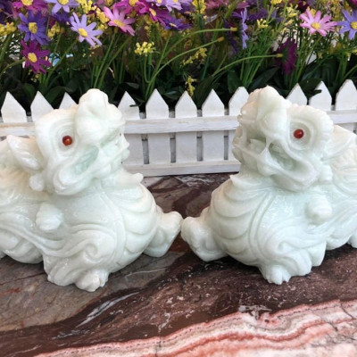 Cặp Tỳ Hưu phong thủy cẩn thêm đôi mắt đỏ đá cẩm thạch trắng xanh - Dài 20 cm
