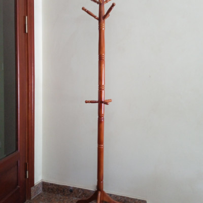 Cây treo quần áo N H home gỗ thân nhỏ màu nâu 