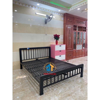 Giường sắt mỹ nghệ vuông ĐẠI THÀNH 1M4X2M