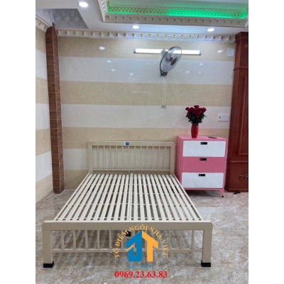 Giường sắt ngủ hiện đại đơn giản mẫu sọc vuông 48 kích thước 1M4X2M