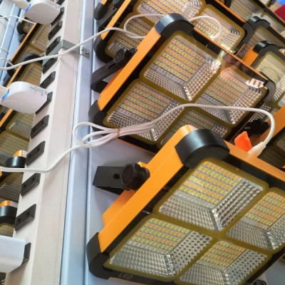 Đèn tích điện năng lượng mặt trời 300W siêu sáng sạc bằng năng lượng mặt trời hoặc điện có cổng USB sạc điện thoại chống nước  đèn led đèn năng lượng mặt trời xách tay