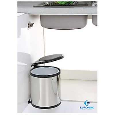 Thùng đựng rác thông minh gắn cánh Smart Trash Can with Wings Attached