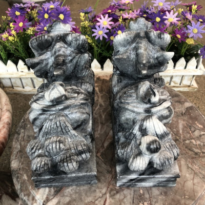 Cặp Tỳ Hưu phong thủy đá cẩm thạch vân đen có đế - Dài 20 cm