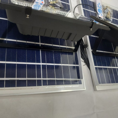 Đèn Năng lượng mặt trời 200W