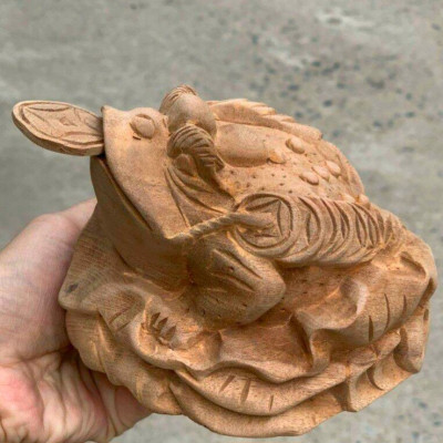 Cóc thiềm thừ phong thủy cầu tài lộc bằng gỗ xá xị kt 15×14×10cm 