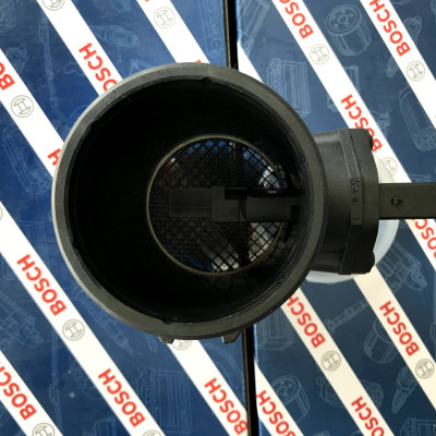 Cảm biến lưu lượng khí (Hot-Film Air Mass Meter) Mercedes Sprinter , Ssanyong Musso, Rexton - Bosch 7517