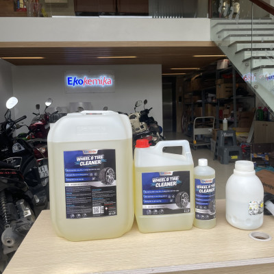 DUNG DỊCH TẨY LỐP XE EKOKEMIKA WHEEL&TIRE CLEANER -1L