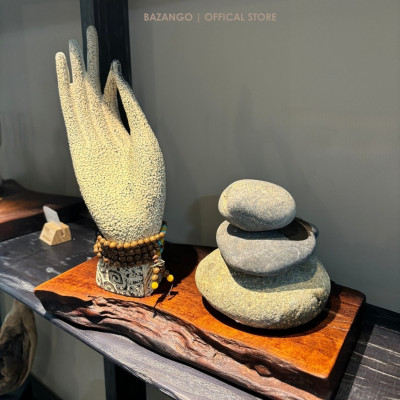 Tượng bàn tay "Vô Uý" kèm đế gỗ - bộ đá Zen tặng kèm chuỗi hạt - chất liệu bột đá - Bazango - Trang trí nhà - Trang trí nhà