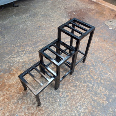 Kệ (giá) sắt để chậu hoa cây cảnh, mặt Vuông 20x20,25x25 ,30X30 cm có thanh giằng 4 chân Cao 35-40-45-50-55-60-65-70 Thép hộp 16mm ( Hàng Chính Hãng )