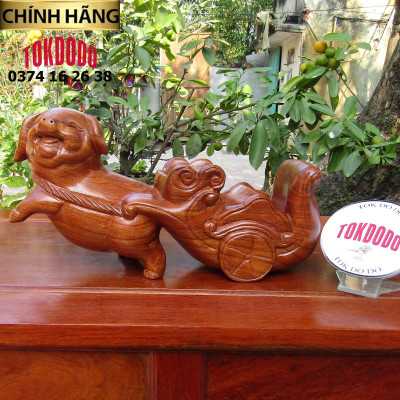 Heo tài lộc kéo xe để rượu vang bằng gỗ hương nguyên khối Thương Hiệu TOKDODO