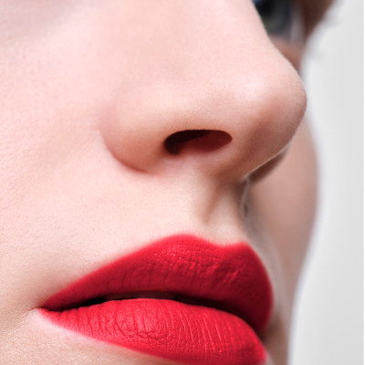 Son màu Prada Monochrome Buildable Weightless Lipcolor R127_CARMINIO 3.8gr