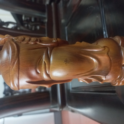 Tượng phật di lặc chúc phúc mini bằng gỗ bách xanh thơm nức kt 20×7×5cm 