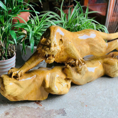 Tượng con hổ chúa tể sơn lâm phong thủy bằng gỗ nu khao kt 98×40×25cm 