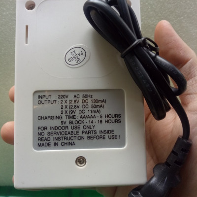 Sạc Pin đa năng Jiabao A612 - sạc cho pin 2A,3A và pin vuông 9V - Hàng chính hãng