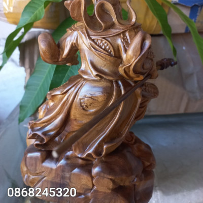 Tượng quan công múa võ khắc siêu nét bằng gỗ bách xanh thơm nức kt cao 20×15×8cm 
