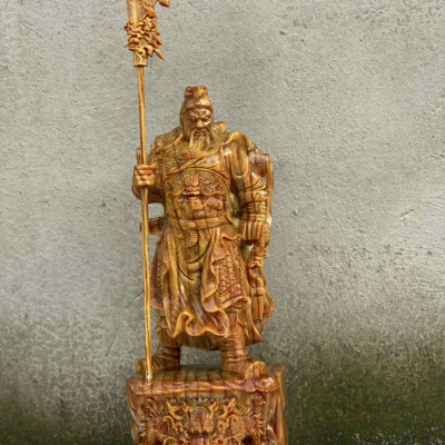 Tượng quan công gỗ huyết long đứng trên đầu hổ phù kt cao 30