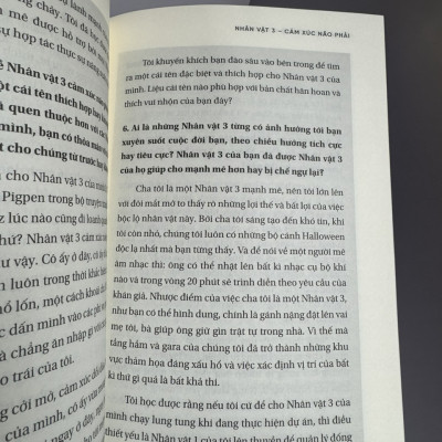 SỐNG TRỌN NÃO BỘ - GIẢI PHẪU SỰ LỰA CHỌN VÀ BỐN NHÂN VẬT THÚC ĐẨY CUỘC ĐỜI CỦA CHÚNG TA - Tiến sĩ Jill Bolte Taylor - Mai Hà dịch - Tân Việt Books - NXB Thông Tấn.