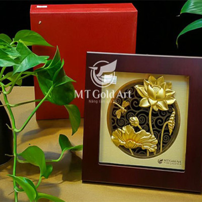 Tranh hoa sen chuồn chuồn dát vàng 24k (20x20cm) MT Gold Art- Hàng chính hãng, tranh trang trí nhà cửa, quà tặng dành cho sếp, đối tác, khách hàng, sự kiện. 