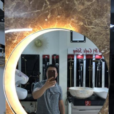GƯƠNG ĐÈN LED CẢM ỨNG TRÒN VIỀN BÁN NGUYỆT