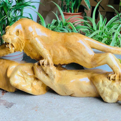 Tượng con hổ chúa tể sơn lâm phong thủy bằng gỗ nu khao kt 98×40×25cm 