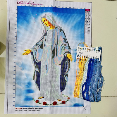 Tranh thêu chữ thập Thánh mẫu ôm nhân gian LV3260, kích thước 50 x 70 cm