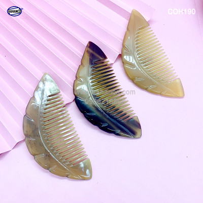 Lược sừng xuất khẩu Nhật - hình chiếc lá mini (Size: 11cm) COH190 - Nhỏ gọn tiện lợi - Chăm sóc tóc
