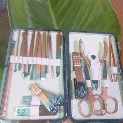 Bộ bấm móng tay 18 món kèm hộp 7020F