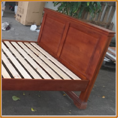 Giường ngủ gỗ sồi Tundo màu nâu gỗ xoan đào 212 x 175 x 100cm