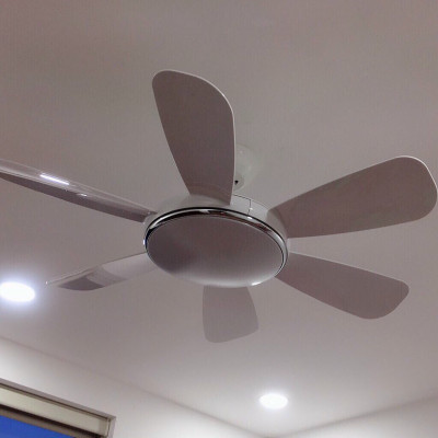 Quạt trần có đèn trang trí, động cơ DC tiết kiệm điện thế hệ mới, có điều khiển từ xa