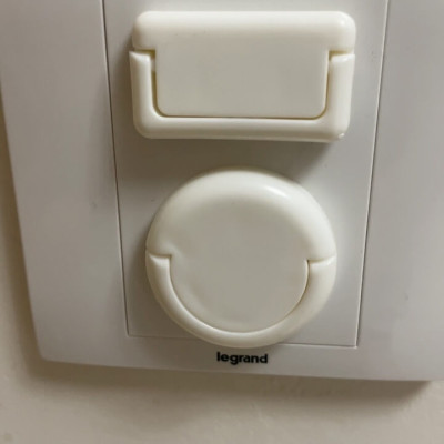 COMBO 5 Nút Bịt Ổ Điện Chống Giật An Toàn Cho Bé Có Quai Rút Đầu Nắp Che Bảo Vệ Ổ Cắm Tiện Lợi