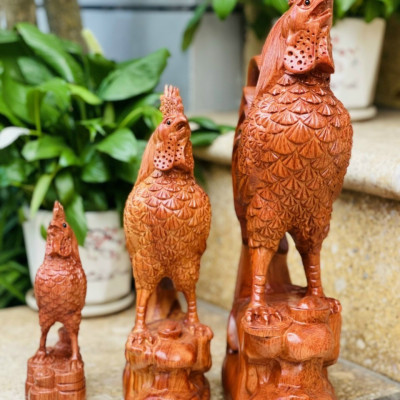 Tượng con gà trống phong thủy bằng gỗ hương đá kt cao 40×20×10cm