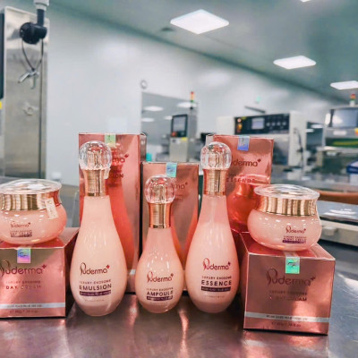 Sữa Dưỡng Hỗ Trợ Mờ Nám Luxury Exosome Emulsion Puderma Phiên bản nâng cấp của White Jade Emulsion 100ml: mờ thâm nám, nâng cơ, chống lão hóa.