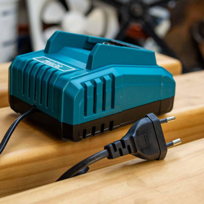 SẠC LI-ION 20V OUTPUT 2.0AMPE TOTAL TFCLI2001 - HÀNG CHÍNH HÃNG