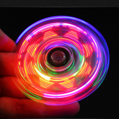 Con Quay Có Đèn Trong Suốt 