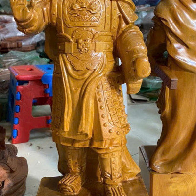 Tượng hoàng đế quang trung bằng gỗ bách xanh thơm nức cao 50x16x13cm 