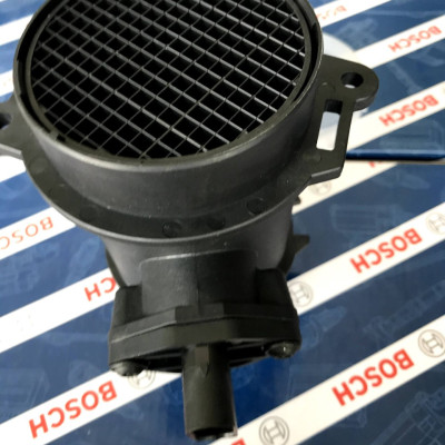 Cảm biến lưu lượng khí (Hot-Film Air Mass Meter) Mercedes Sprinter , Ssanyong Musso, Rexton - Bosch 7517