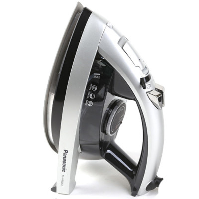 Bàn Ủi Hơi Nước Panasonic PABU-NI-W650CSLRA - Hàng Chính Hãng