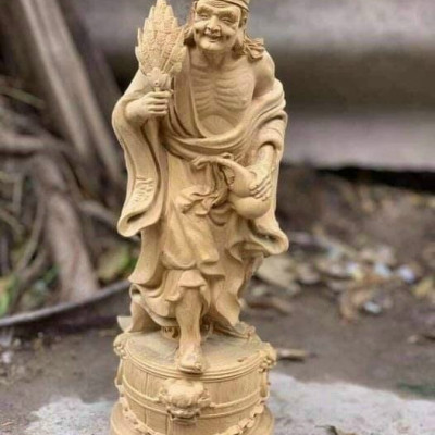 Tượng tế công bằng gỗ bách xanh thơm nức kt cao 30×10×8cm