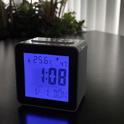  SẮP VỀ Đồng hồ Rhythm LCT076NR03 – KT 7.2 x 7.2 x 5.0cm. 105g. Vỏ nhựa. Dùng Pin.