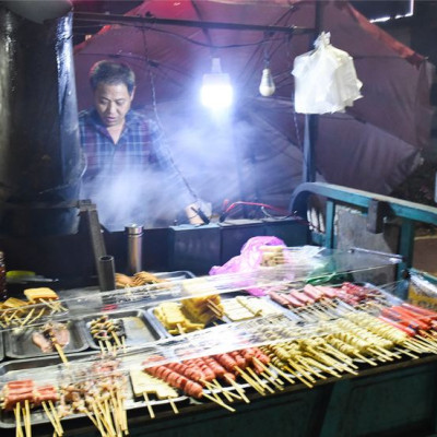 Đèn năng lượng mặt trời di động có điều khiển