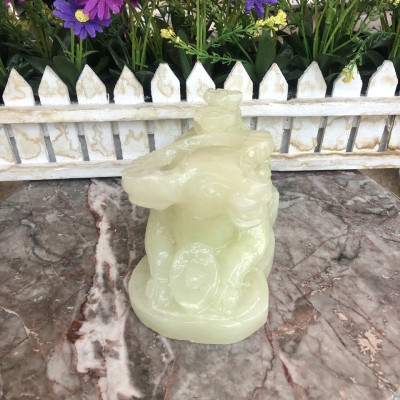 Tượng con trâu giáp cõng gậy như ý phong thủy đá ngọc Onyx trang trí, đặt bàn làm việc - Dài 15 cm